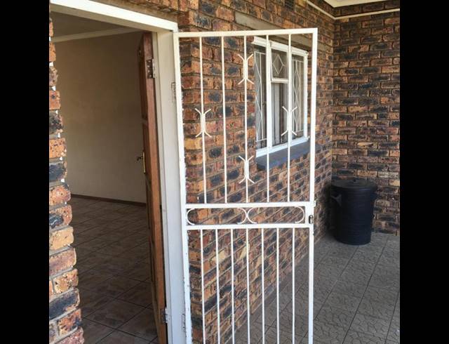 2 BEDROOM APARTMENT FOR SALE IN BERTON PARK